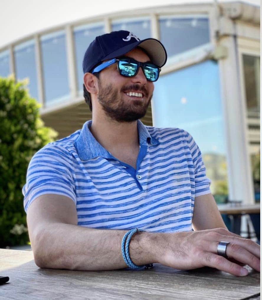 アリレザ・ハギギのインスタグラム：「RELAX...🌐🎗🌈☀️🍀」