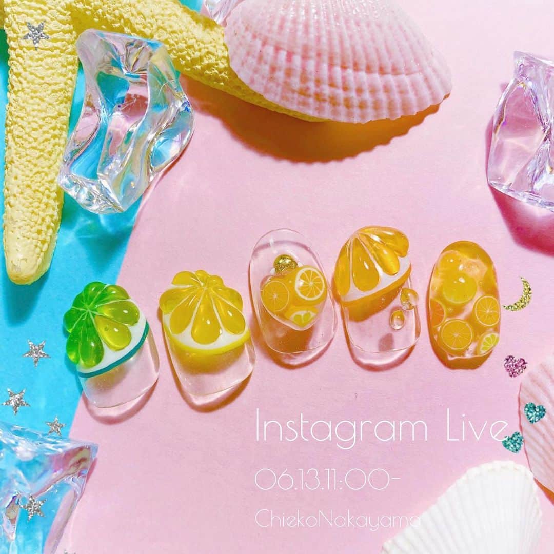 なかやまちえこのインスタグラム：「明日は一週間ぶりに#インスタライブ です！⠀ 夏といえばど定番の#フルーツネイル します🍊⠀⠀ ドロップorクリアカラーと、ハイリッチのホワイトと作るフルーツの皮のお色と、スカルプ&トップを☺️🙏✨ #nail #nails #nailart #ネイル #美甲 #ネイルアート  #japanesenailart #manucure #japanesenails #manicurist #gelnails #أظافر #네일아트 #미용 #vẽmóng #ngườiđẹp  #เพ้นท์เล็บ #искусствоногтя #artedeuñas #เพ้นท์เล็บเจล #ジェルネイルデザイン #ネイルデザイン #senikuku #nagelkunst #fruitnails」