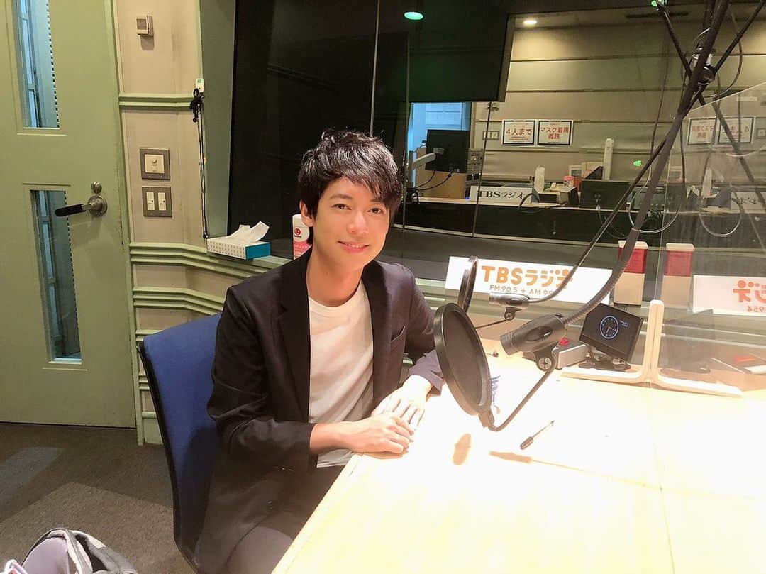 松阪ゆうきさんのインスタグラム写真 - (松阪ゆうきInstagram)「久しぶりにステージで歌う感覚🎤  中山秀征さんのラジオ番組📻ニッポン放送『中山秀征の有楽町で逢いまSHOW』の収録がありました。  秀さん、石原詢子さん、森山愛子さんと。  いつもならお客様がいらっしゃるけど、今回まで無観客収録。そこは残念でしたが...歌える事の喜びと、久しぶりの緊張と、色んな想いが込み上げてきました。  出演者の皆様、スタッフの皆様、パワーを送って下さった皆さま。ありがとうございました💕  7/12,19(日)朝5:30〜OA (J-COMご加入の皆様には8月に映像を放送予定)  そして今日は、 12:00〜 NHK BSプレミアム 『新BS日本の歌』再放送  TBSラジオ📻『明日へのエール』21:00〜  その前に少し🤏15:00〜 『大沢悠里のゆうゆうワイド』にも出て来るかも！？ お楽しみに💕ゆうき  #ニッポン放送  #中山秀征の有楽町で逢いまshow #tbsラジオ #明日へのエール #大沢悠里のゆうゆうワイド土曜日版 #中山秀征 さん #石原詢子 さん #森山愛子 さん」6月13日 10時23分 - matsuzaka_yuuki