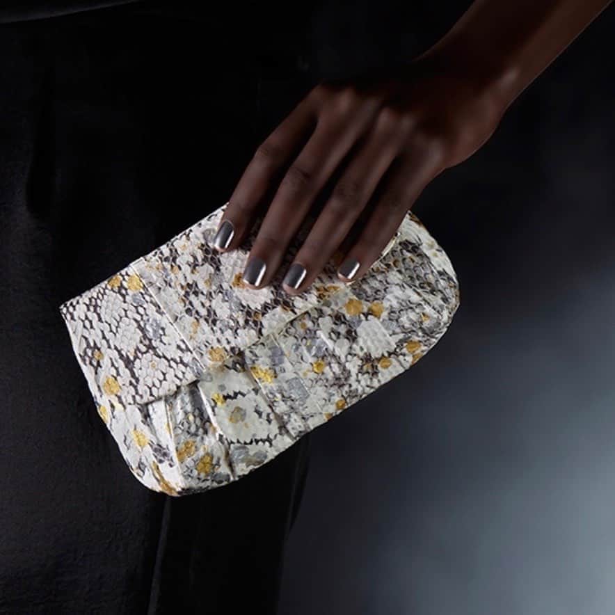 のインスタグラム：「Stay safe, stay stylish.  Enjoy the weekend. ⠀⠀⠀⠀⠀⠀⠀⠀⠀ #ingechristopher #wearitloveit #splatterpaint」