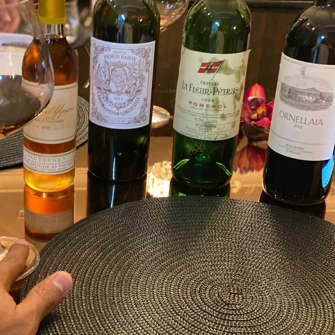 フェリペ・メロさんのインスタグラム写真 - (フェリペ・メロInstagram)「Jantar em casa de dia dos namorados!! #obrigadoJesus #vinhos #hojepode #diadosnamorados #familia #family #vaipassar #encasa #Deusebomeodiaboevacilao #ilovewine #wine #chateau #pichonbaron #ornellaia #lafleurpetrus #ousado 🍷」6月13日 10時37分 - felipemelo