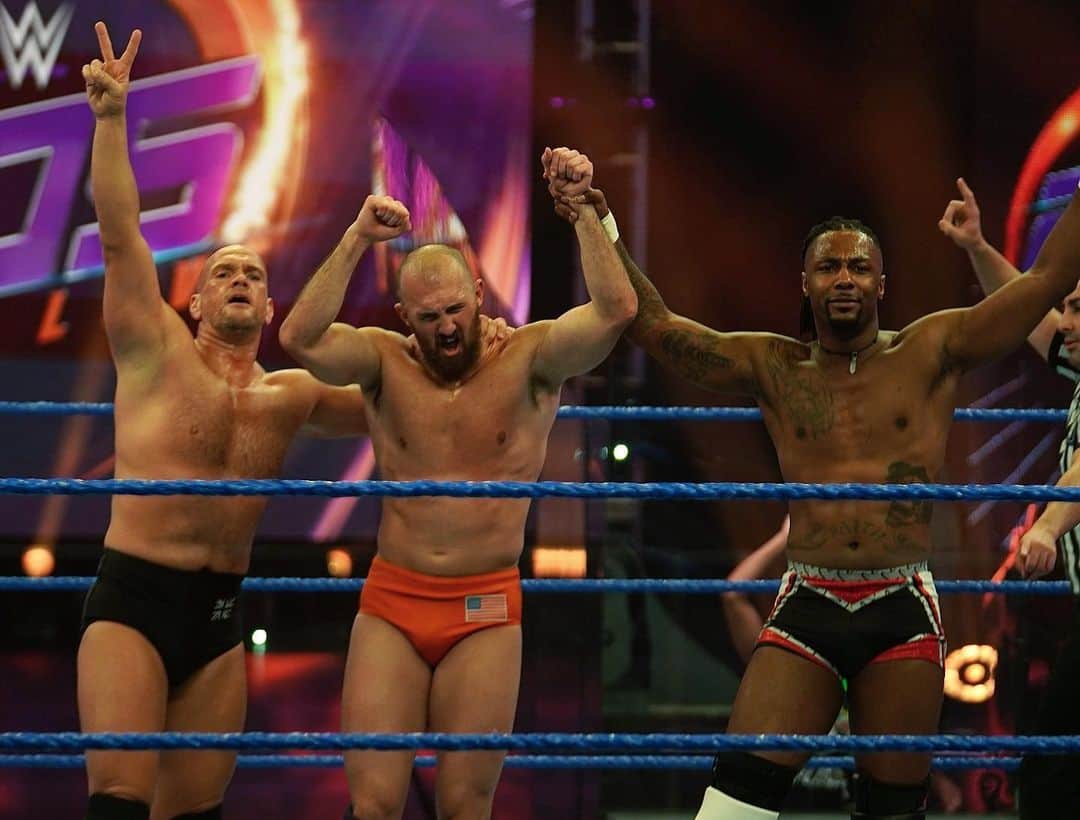 WWEさんのインスタグラム写真 - (WWEInstagram)「It’s a victory for @strongstylebrit, @wwestardestroyer, & @isaiahswervescott on #205Live!」6月13日 11時28分 - wwe