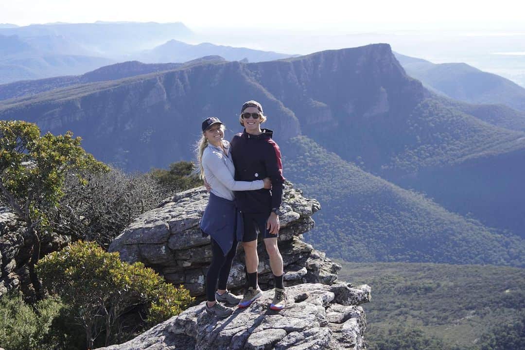 レイキー・ピーターソンのインスタグラム：「Epic little getaway with a great crew. Really cool to explore a bit more of this beautiful country. 💛🇦🇺」