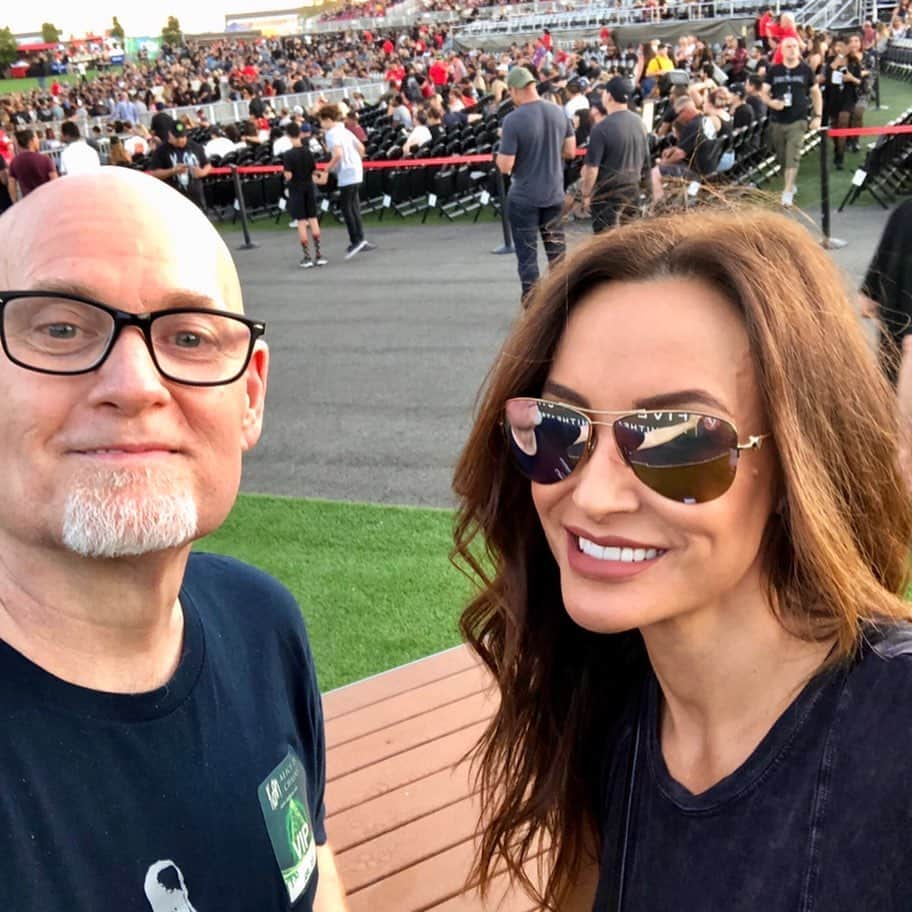 リサ・アンさんのインスタグラム写真 - (リサ・アンInstagram)「#flashbackfriday  The @aliceinchains show in Irvine with @footballdiehard - perfect weather - amazing show & well looking back at the traffic, I would be happy to sit in that traffic about now, just listening to music & catching up In person. I am finding so many moments of #gratitude looking back ...」6月13日 2時57分 - thereallisaann