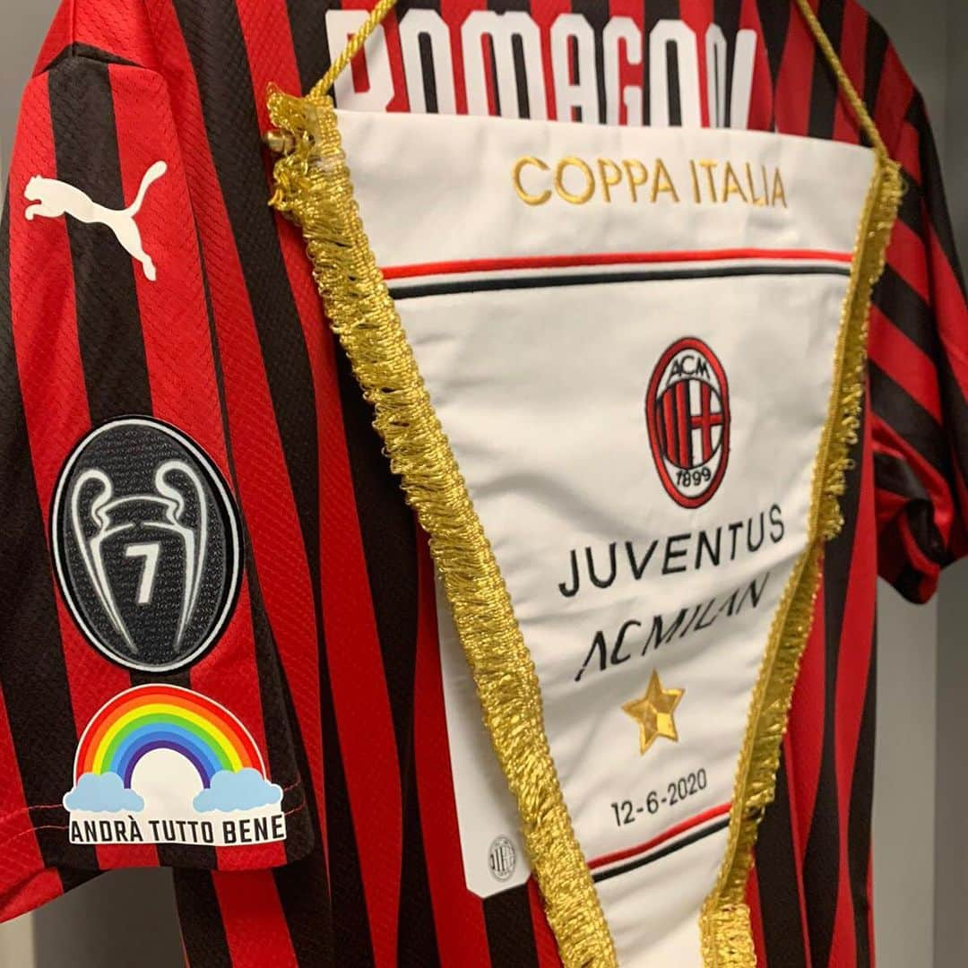 ACミランさんのインスタグラム写真 - (ACミランInstagram)「“Everything will be alright” 🌈 Our special shirts dedicated to the frontline medical workers in Italy ❤️ #SempreMilan #JuveMilan #CoppaItalia」6月13日 2時57分 - acmilan