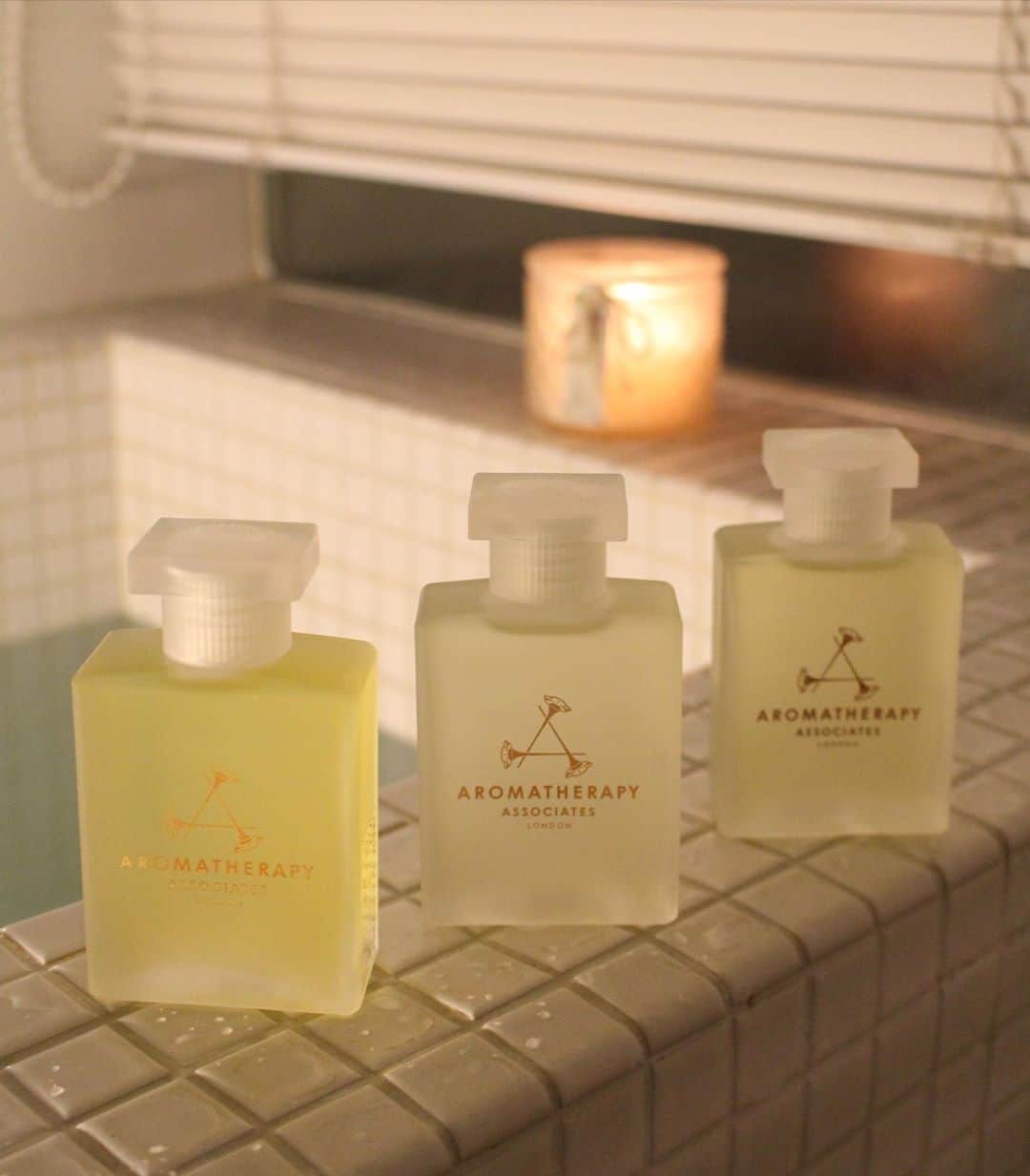 のインスタグラム：「⁣We hope those who joined our live event this afternoon enjoyed discovering our expert tips on finding the perfect blend 💙⠀ ⠀ Which of our oils will you be choosing to relax with tonight? ⠀ ⠀ 📷 via @marikonomichi's bathroom」