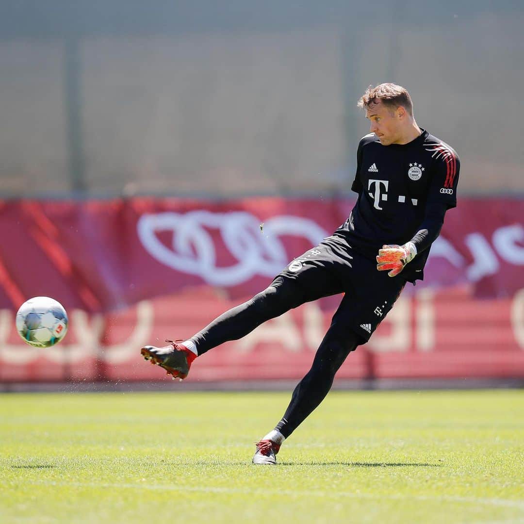 トーマス・ミュラーのインスタグラム：「That is what we need tomorrow 💥  Good luck boys 🏋️‍♂️⚽️ #tilltheend #strangetomissthegame #teamwork #miasanmia #playinglikechampions #nurderfcb #dieneuenklamottenschauensuperaus #aufgehts 🥕🥕🥕」