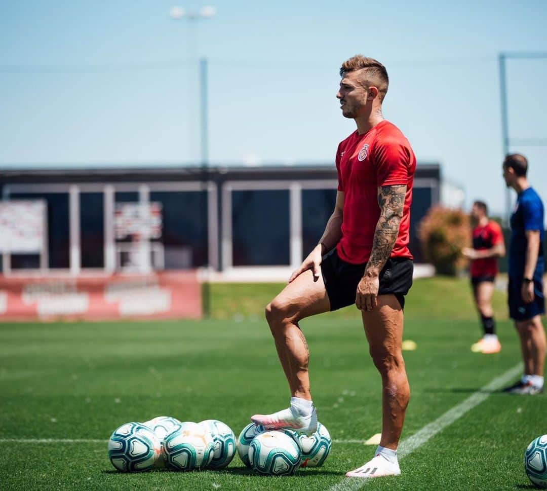 パブロ・マフェオのインスタグラム：「👀⚽️」