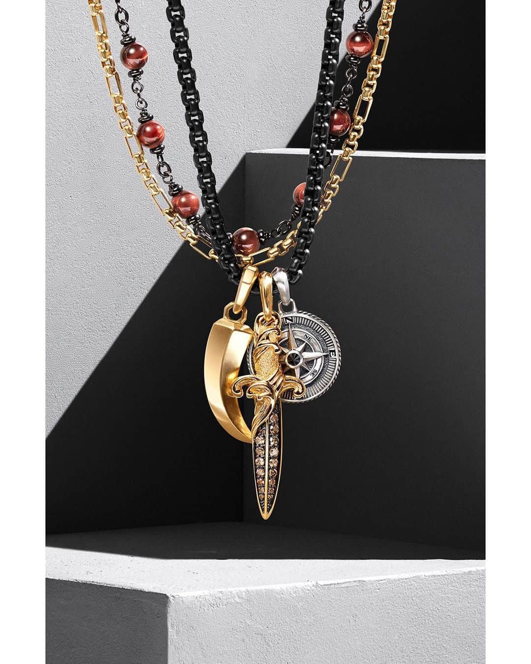 デビッドヤーマンのインスタグラム：「Men of style. Whether he’s modern, refined or adventurous, our unique designs make the perfect #FathersDay gift for any dad. #DavidYurman」