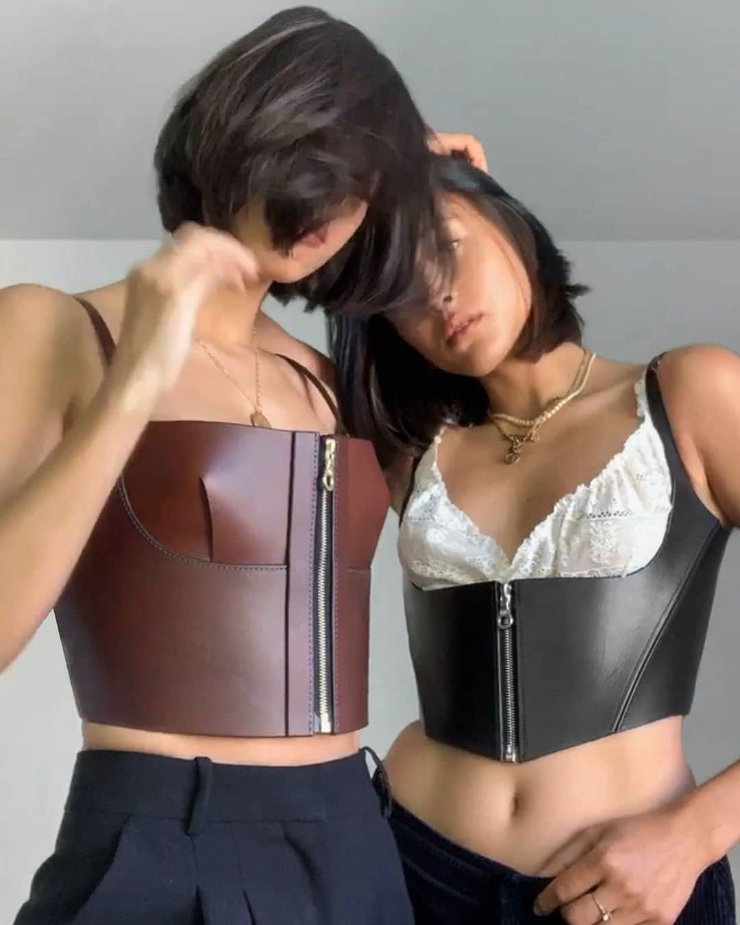 のインスタグラム：「@mesillusionssousecstasy and the Zip Bodice in Chestnut Brown. @miriam.michelsen and the Zip Corset in Black.」