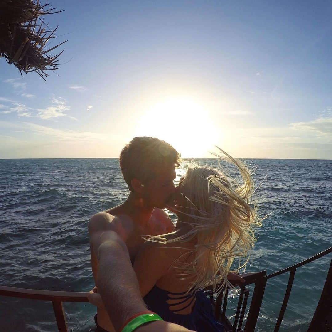 のインスタグラム：「4 aninhos atrás 😊💙 Feliz dia dos namorados meu amor noivo 💙✨」