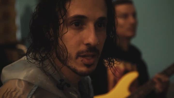 ブランドン・フーバーのインスタグラム：「#BLURRY behind the scenes is out now on the @crowntheempire IGTV go watch!」