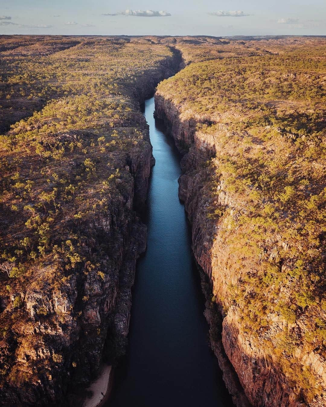 Australiaさんのインスタグラム写真 - (AustraliaInstagram)「There’s no denying it, the @NTAustralia really is a true natural beauty 😍 @jasoncharleshill captured this impressive bird’s-eye perspective of #KatherineGorge on an #outback adventure in the @VisitKatherine region. A trip to this phenomenal part of the #NorthernTerritory simply isn’t complete without taking time to soak up the serenity at one of the 13 gorges in #NitmilukNationalPark, which are best experienced by canoe, boat or scenic flight. TIP: Learn about the world's oldest living culture from local guide, Manuel Pamkal, by booking in an immersive @topdidj aboriginal experience. #seeaustralia #NTaustralia #visitkatherine #TopDidj」6月13日 5時00分 - australia