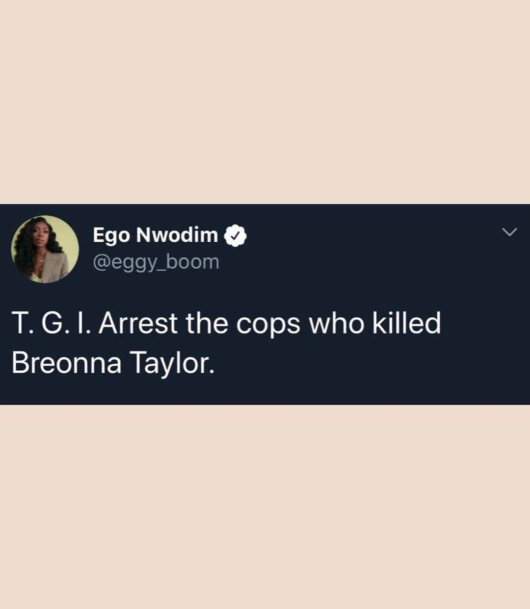 ELLE Magazineさんのインスタグラム写真 - (ELLE MagazineInstagram)「Some good news: Yesterday, the Louisville Metro Council unanimously voted to pass "Breonna's Law" to ban no-knock warrants like the one police used to barge into Breonna Taylor's home. Still, the officers who killed her have yet to be arrested. Keep your foot on the gas demanding #JusticeforBreonna. Link in bio for how to help. | Art by @azaoasis」6月13日 5時30分 - elleusa