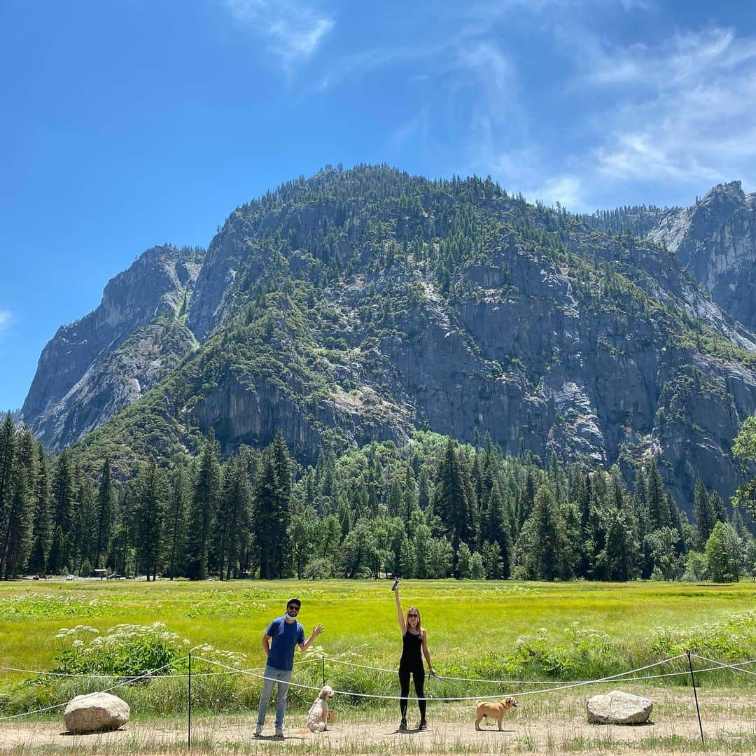 ジェームズ・ガンさんのインスタグラム写真 - (ジェームズ・ガンInstagram)「We went to Yosemite yesterday, the first day it’s been open to the public for a while. @simon_hatt was tested for Covid, came up clean, and went with us. They’re letting a limited amount of people into the park but you have to get a permit. We wore our masks; thankfully, though, it was not crowded. The bigness and beauty of nature was wonderfully cleansing during these difficult times. I hope you and your loved ones are all safe and well. ❤️」6月13日 5時58分 - jamesgunn