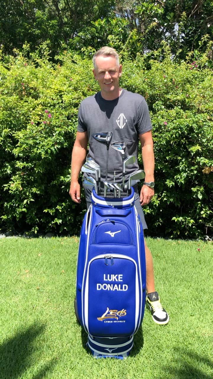 ルーク・ドナルドのインスタグラム：「A little insight into what I’m swinging at the moment as I get ready to return to action on the @pgatour next week.  Driver - Mizuno ST200G 9° w/ TPT shaft 3 Wood - TM Sim 15° w/ TPT shaft Mizuno MP18 mmc flyhi 2 iron Mizuno 3 iron MP20 hmb Mizuno PW - 4 iron MP20 - dynamic golf X100 shafts Mizuno T7 54° SW 8°of bounce Mizuno T7 60° LW 6° of bounce Odeyssey Works 7H CS 350g putter. Titleist left dash Pro V1X golf ball.  #whatsinthebag #LDTips #allthegear #staysafe #stayhealthy」