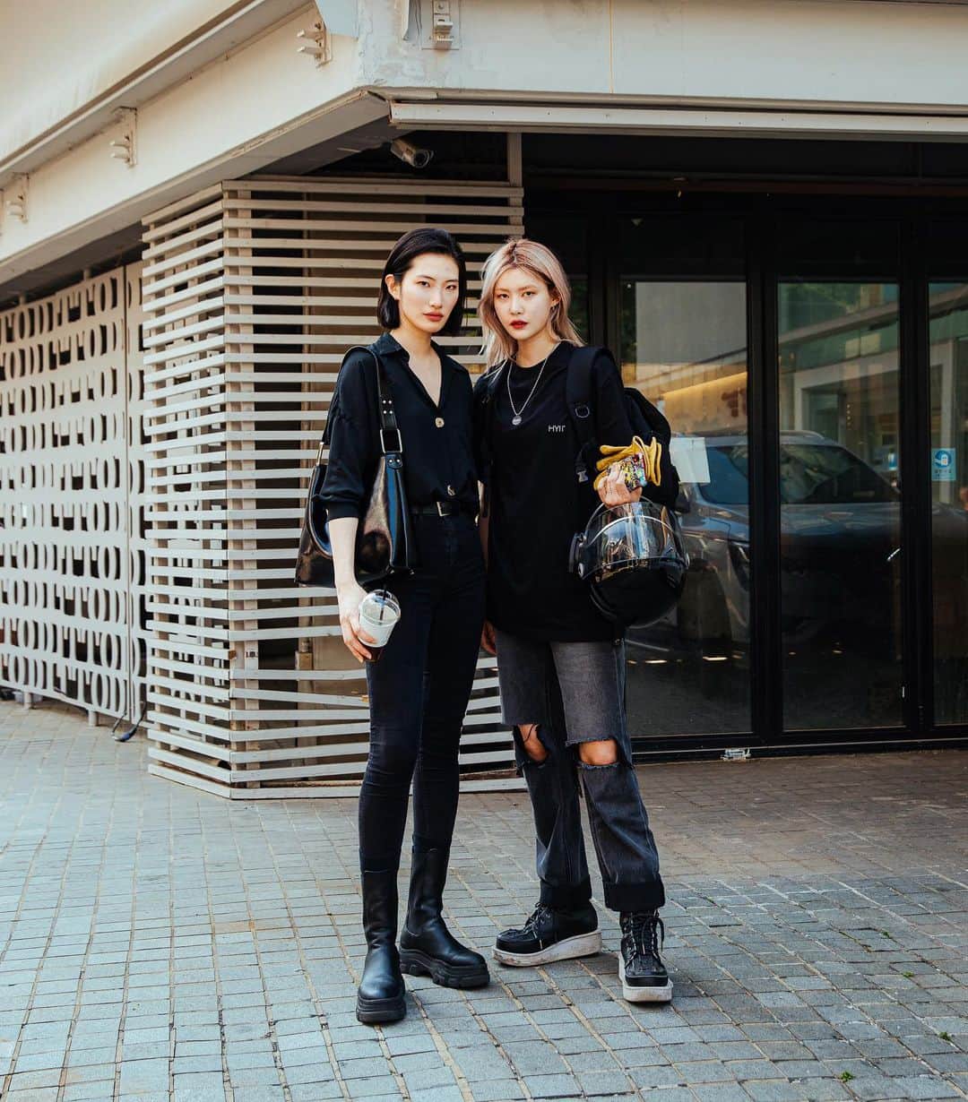 가로수길 , Seoulのインスタグラム：「Street Fashion Style 📸 Thx @sonnurinuri @ryeon_chu  모델 손누리, 박아련」
