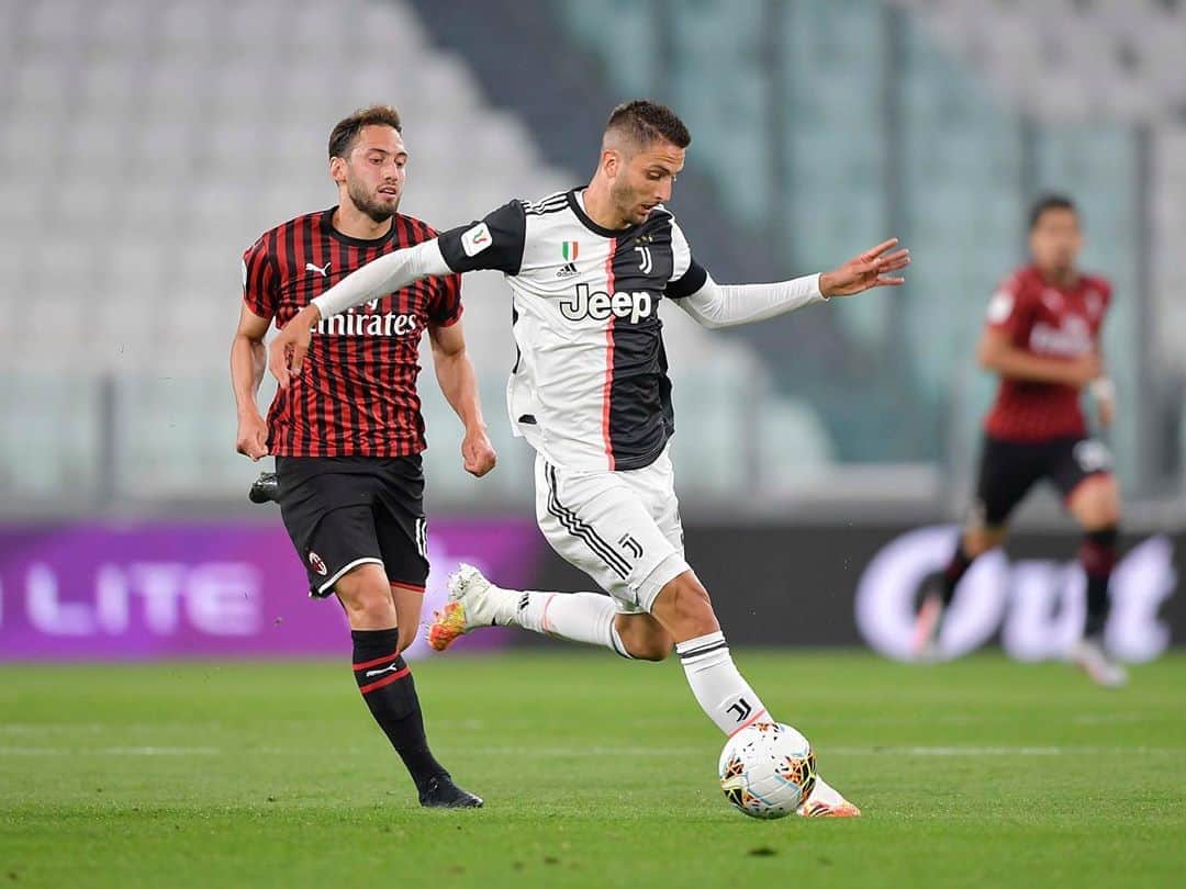 ロドリゴ・ベンタンクールのインスタグラム：「Andiamo a Roma ragazzi! ⚪⚫🔜 #Finale #CoppaItalia #FinoAllaFine #ForzaJuve  Nos vamos a Roma! ⚪⚫🔜 #Final #CoppaItalia #FinoAllaFine #ForzaJuve」
