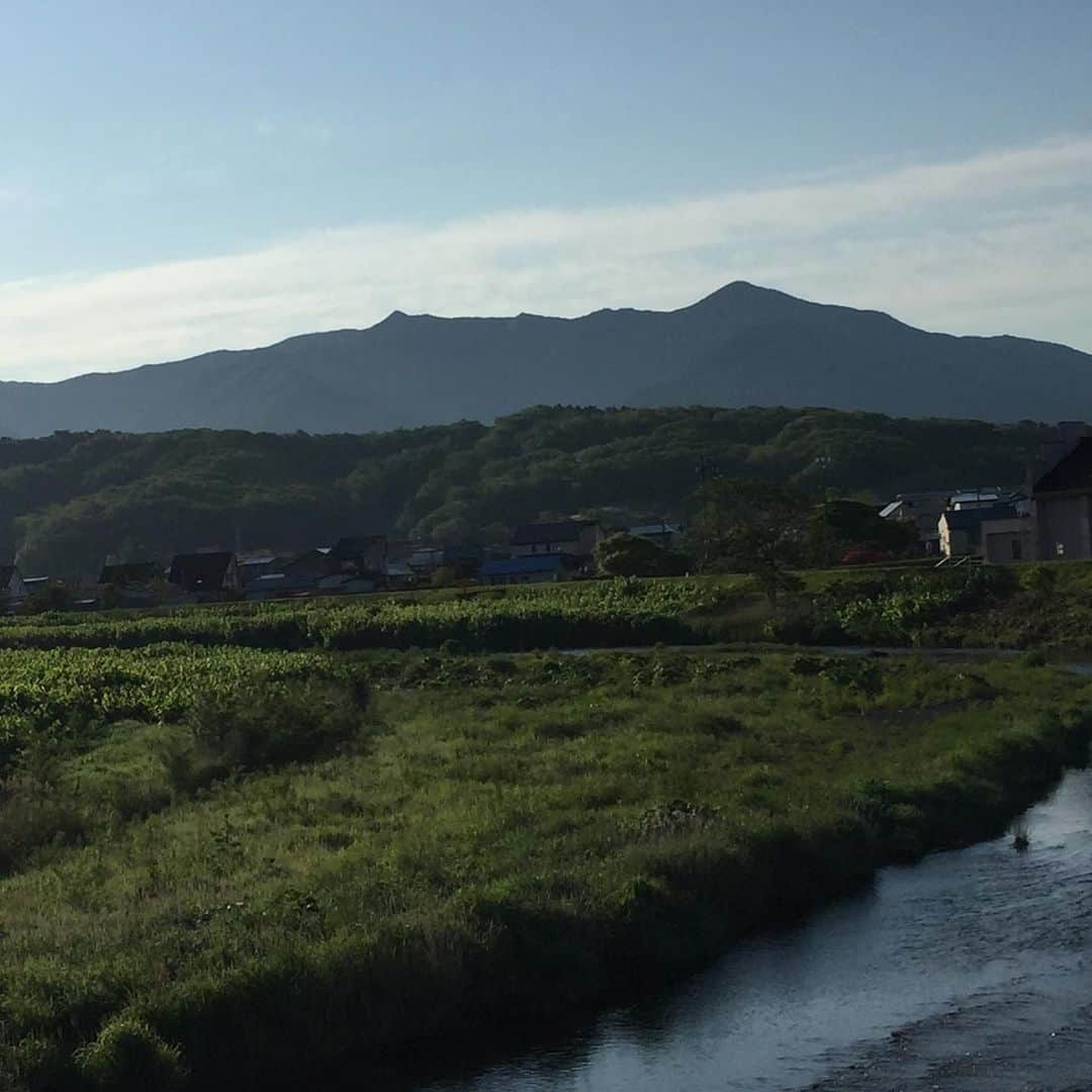 北海道様似町東京事務所さんのインスタグラム写真 - (北海道様似町東京事務所Instagram)「様似町からです  From Samani  #アポイ岳#日高山脈#日高山脈襟裳国定公園 #様似川#田舎の風景 #田舎 #登山#mountain #山 #ジオパーク #写真#写真好きな人と繋がりたい  #登山好きな人と繋がりたい #アポイ岳ジオパーク #geopark #samani #hokkaido #japan  #北海道#様似町」6月13日 7時31分 - samanitokyo