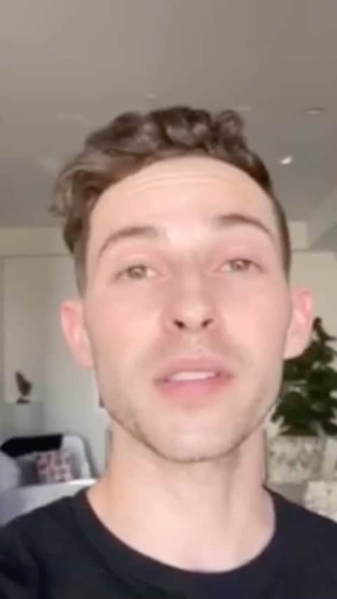 のインスタグラム：「We take the pledge to use our voice for change. Will you take the pledge? #SkatingPledge #DiversifyIce We want skating to be a place where everyone feels at home.」