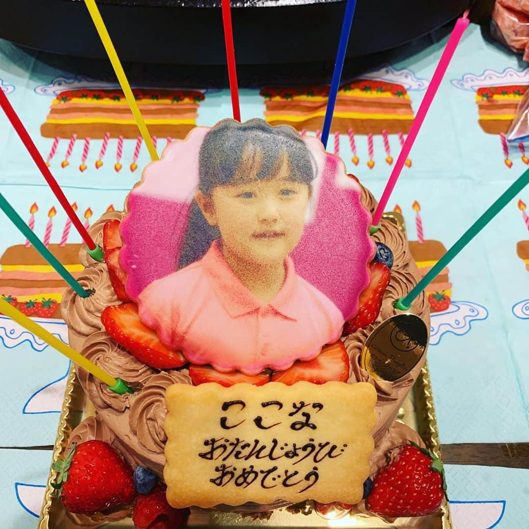 紫咲大佳さんのインスタグラム写真 - (紫咲大佳Instagram)「昨日は、娘の８歳のお誕生日でした^ - ^🎂 あれから、8年！ 早いなー  いつまでも、にこにこ生活してもらえるよう頑張らなきゃなー！ と、改めて思いました(〃ω〃) 風船ふくらましすぎて、唇がゴムであれてかゆい。笑」6月13日 8時37分 - shizaki.hiroka