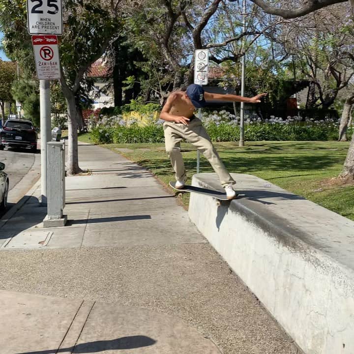 ルーイ・ロペスのインスタグラム：「#steadycamrollingbikevisionandvibez by @amosoffwilton」