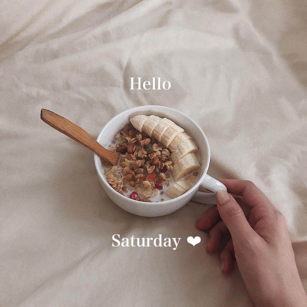 松尾 瞳のインスタグラム：「朝ごはん、 ほぼたべないけど食べる時は フルグラです🍓🍌🥛 . 質問コーナーみんなたくさん 送ってくれてありがとう、、！ 多すぎて全て答えるのは無理ですが できるだけがんばるね〜！ 夕方〜夜くらいに返答再開します❤︎ (それまでにもできたらちょこちょこやるね)」
