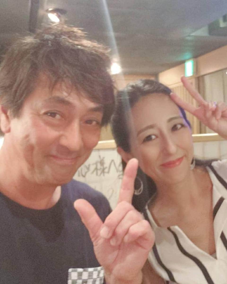 華彩ななさんのインスタグラム写真 - (華彩ななInstagram)「かきシャンnight😍💞 自撮りムービーしてたら 隠し撮りされた😂😂😂 高校の親友、かき心デビューさせちゃった💗💗💗 滞在時間中ずーっと笑ってた😂 会うといつも苦しくなる位笑ってる💗 出会って25年位経つのに、 話す内容のくだらなさと楽しさが全く変わらない私の彼女みたいな存在😂  かき心が６月で4周年😍💞 昨日もとっても美味しくて、最高に居心地が良くて、幸せ過ぎました❤️ 私の大切な人みんな連れていきたくなるお店❤️大好き💕 ご馳走さまでした😆💕💕💕」6月13日 9時02分 - nanakasai
