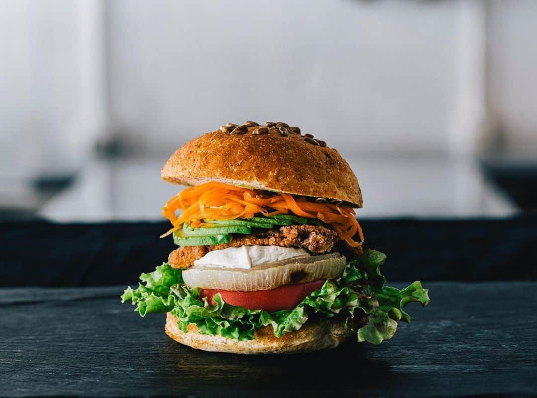 ORGANIC TABLE BY LAPAZさんのインスタグラム写真 - (ORGANIC TABLE BY LAPAZInstagram)「PLANTS BURGER "SOY FILLET AVOCADO BURGER- SOY CREAM CHEESE SAUCE -  こんにちはLAPAZです！ 今日ご紹介するメニューは 「ソイフィレアボカドバーガー」  植物で出来たハンバーガー。 みなさんはどんなイメージを持たれましたか？ 私たちが作るPLANTS BURGERは、世界一、手間と愛情をかけて作った贅沢なバーガーです。  サクッとした食感のソイフィレとフレッシュなアボカドやお野菜がクリームチーズとのコンビネーションで食べ応えも抜群です！ 自家製の手ごねパンの美味しさをお楽しみ下さい！  営業時間 WED-SUN 11:00〜OPEN 18:00 FOOD LAST ORDER 19:00 CLOSE ＊全て手作りの料理のため、料理はなくなり次第終了となります。予め、ご了承下さいませ。  梅雨に入り、雨も降る日が増えてきましたね！ ご来店の際は、足元に気をつけて御来店下さいませ。 素敵な週末をお過ごしくださいね！  HAVE A NICE DAY!  photo by @a28photo  #organictablebylapaz  #soyfilletavocadoburger  #avocadolove  #soymeat  #soylovelista  #plantsburger  #veganburger  #plantbased  #vegantokyo #tokyovegan #homemade #qvevri #Georgiawine #vinnature  #craftbeer  #organiccoffee  #ORGANICFOOD」6月13日 9時47分 - organic_table_by_lapaz