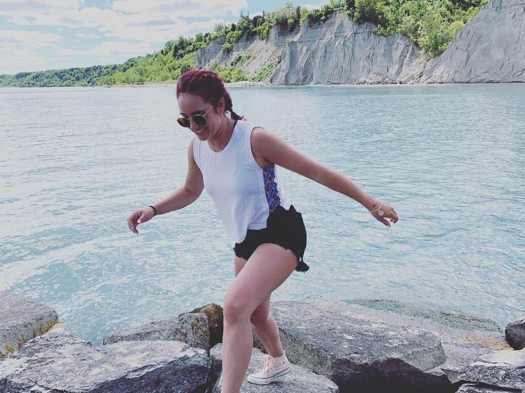 ケイトリン・オズモンドのインスタグラム：「Friday feels!」