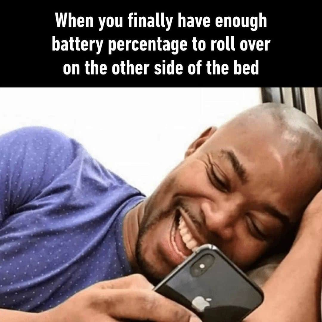 9GAGさんのインスタグラム写真 - (9GAGInstagram)「Better than the cool side of the pillow⠀ #battery #phone #9gag」6月13日 10時00分 - 9gag