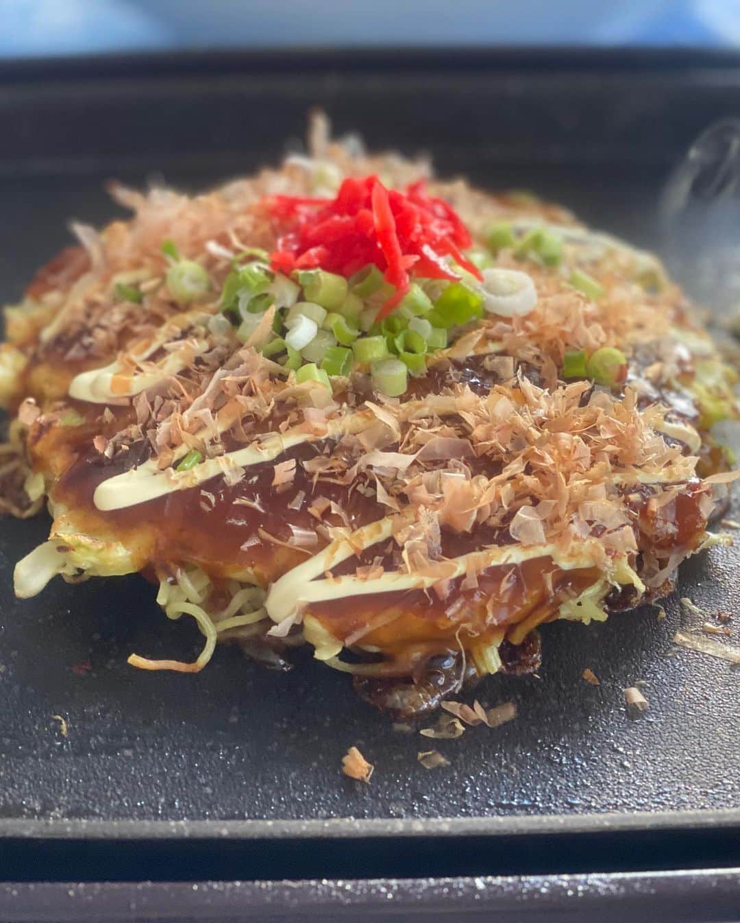 和央ようかさんのインスタグラム写真 - (和央ようかInstagram)「1. Work👍 2.3. Reward 😘 1枚目、ちょっと働き👍 2.3枚目、ご褒美😘 やっぱりご褒美はお好み焼き(これは因みにモダン焼き)😊😊😊 生活にはバランスが大切😊常にちょっと頑張ったらご褒美😊 #takakonystylin🍎 #nylife #lifestyle #nylife #okonomiyaki #modernyaki#お好み焼き#モダン焼き#大好物🤩#関西人#今日も夕陽が綺麗 #yokawao #和央ようか」6月13日 10時10分 - yokawao0215