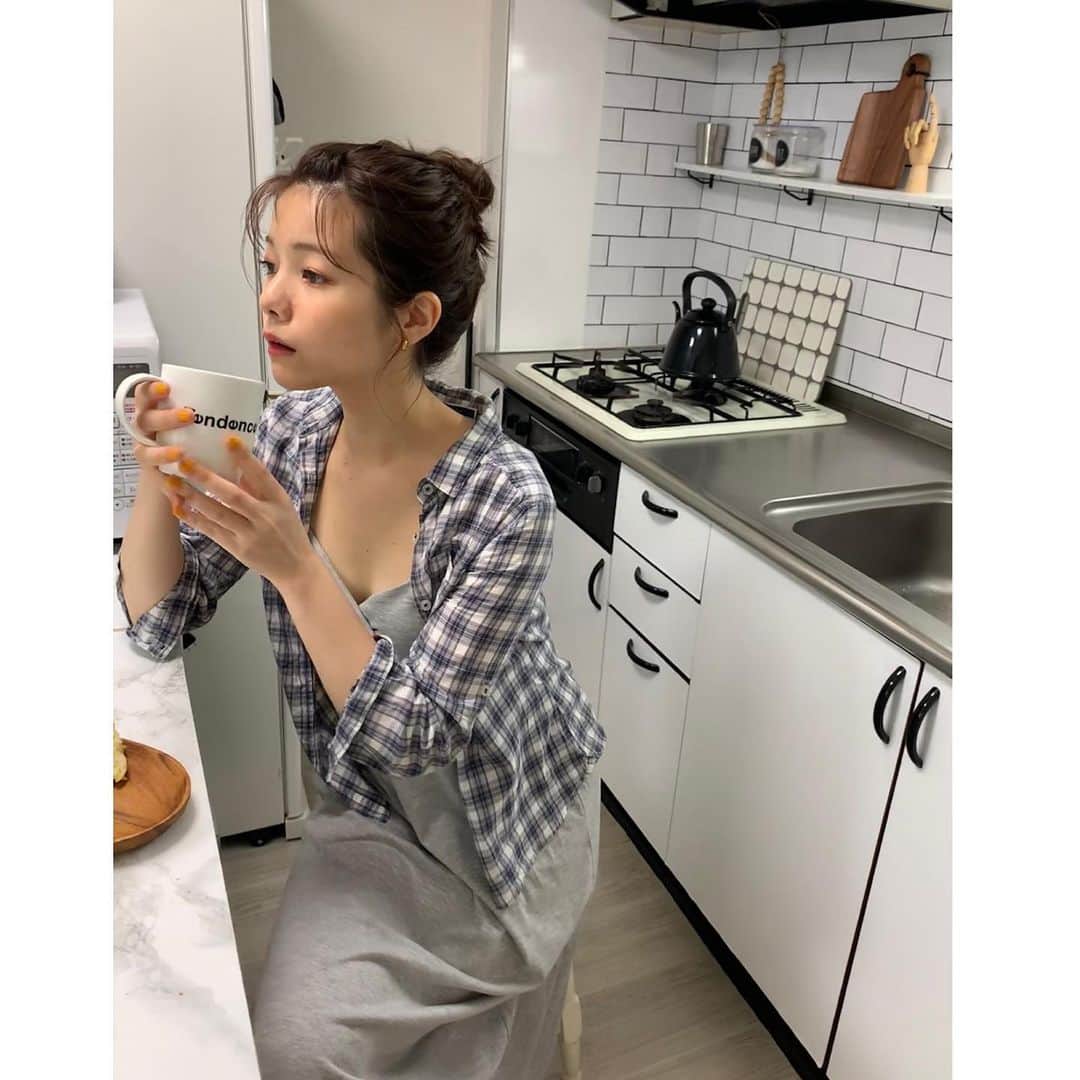 西谷菜々のインスタグラム：「. Saturday morning☕️🥪 #territoire #テリトワール」