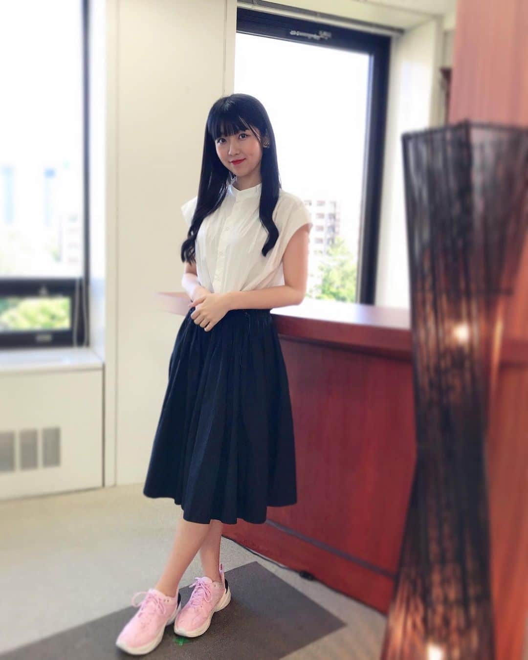 磯原杏華さんのインスタグラム写真 - (磯原杏華Instagram)「暑くなるとワンピース率上がる🐨☀️ . この日は風が強かったからスニーカーコーデだよ👟！ #きょんコーデ」6月13日 21時01分 - isoharakyoka_box