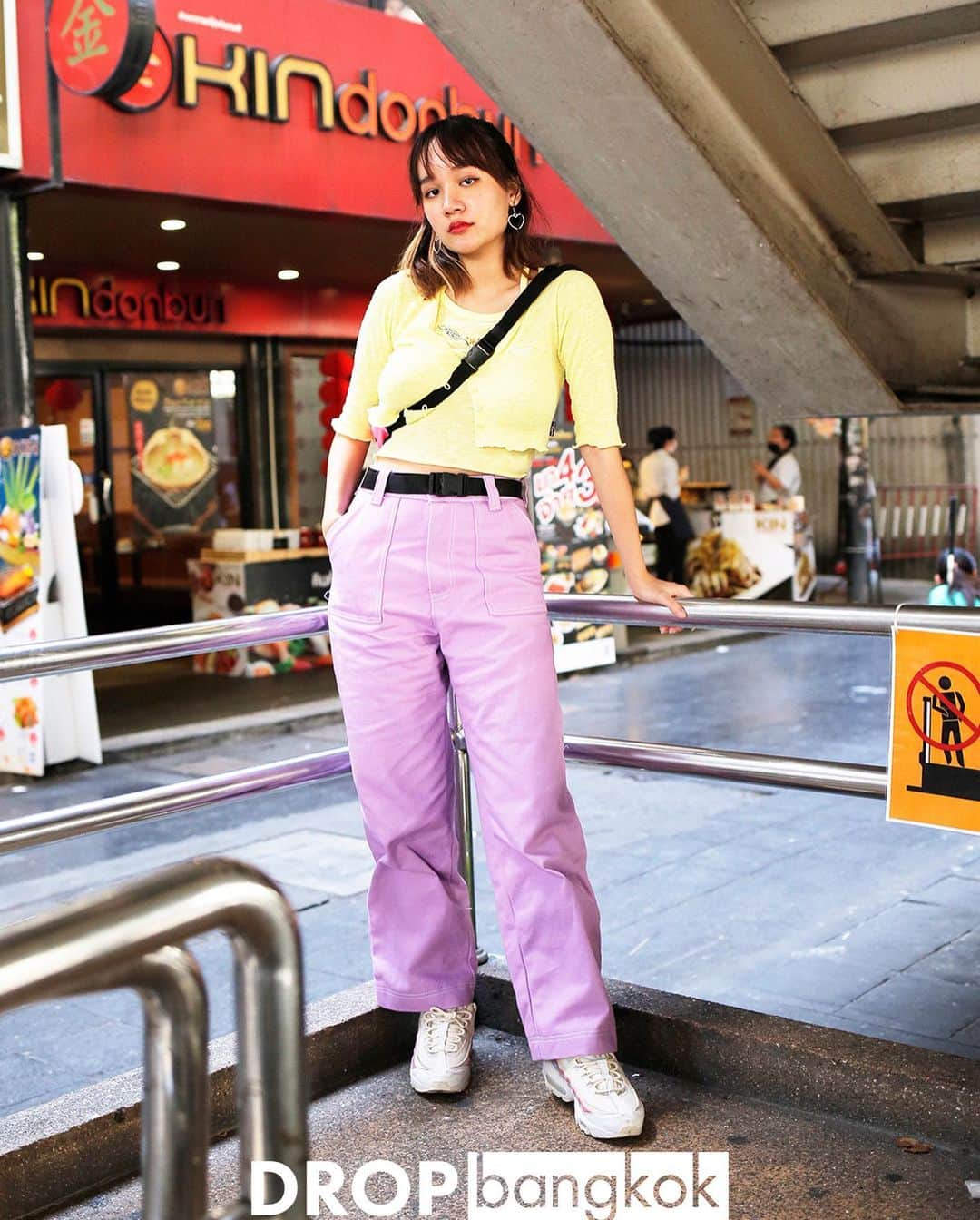 Droptokyoさんのインスタグラム写真 - (DroptokyoInstagram)「BANGKOK STREET STYLE #🇹🇭#bangkok #streetstyle#droptokyo#bangkok#thailand#streetscene#streetfashion#streetwear#streetculture#fashion#bangkokfashion#portrait#snap #แฟชั่น#ตะครุบ#การถ่ายภาพ#ポートレート#タイ#バンコク Photography: @abeasamidesu」6月13日 21時03分 - drop_tokyo