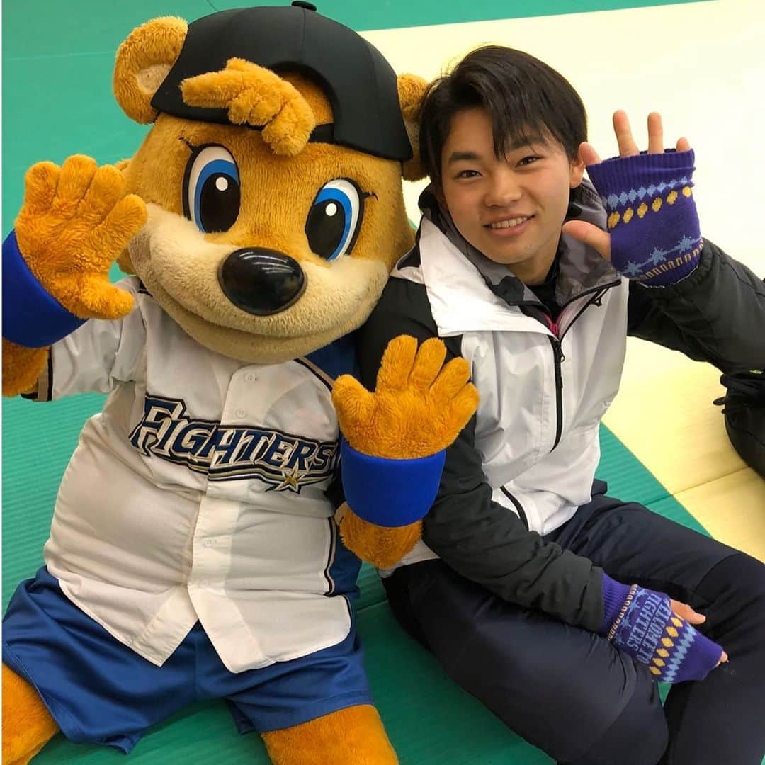のインスタグラム：「みなさんこんばんは✨ 20回目の誕生日です！😊 20歳になってしまいました🐻 たくさんのメッセージありがとうございます😉😉 これからも自分らしく、頑張っていきたいと思います💪💪 応援よろしくお願いします🙇‍♂️🙇‍♂️🙇‍♂️ ケーキは親からのプレゼントです🧁🍰 #誕生日 #20歳になりました #カビー #モンブラン #たみやゆあです」