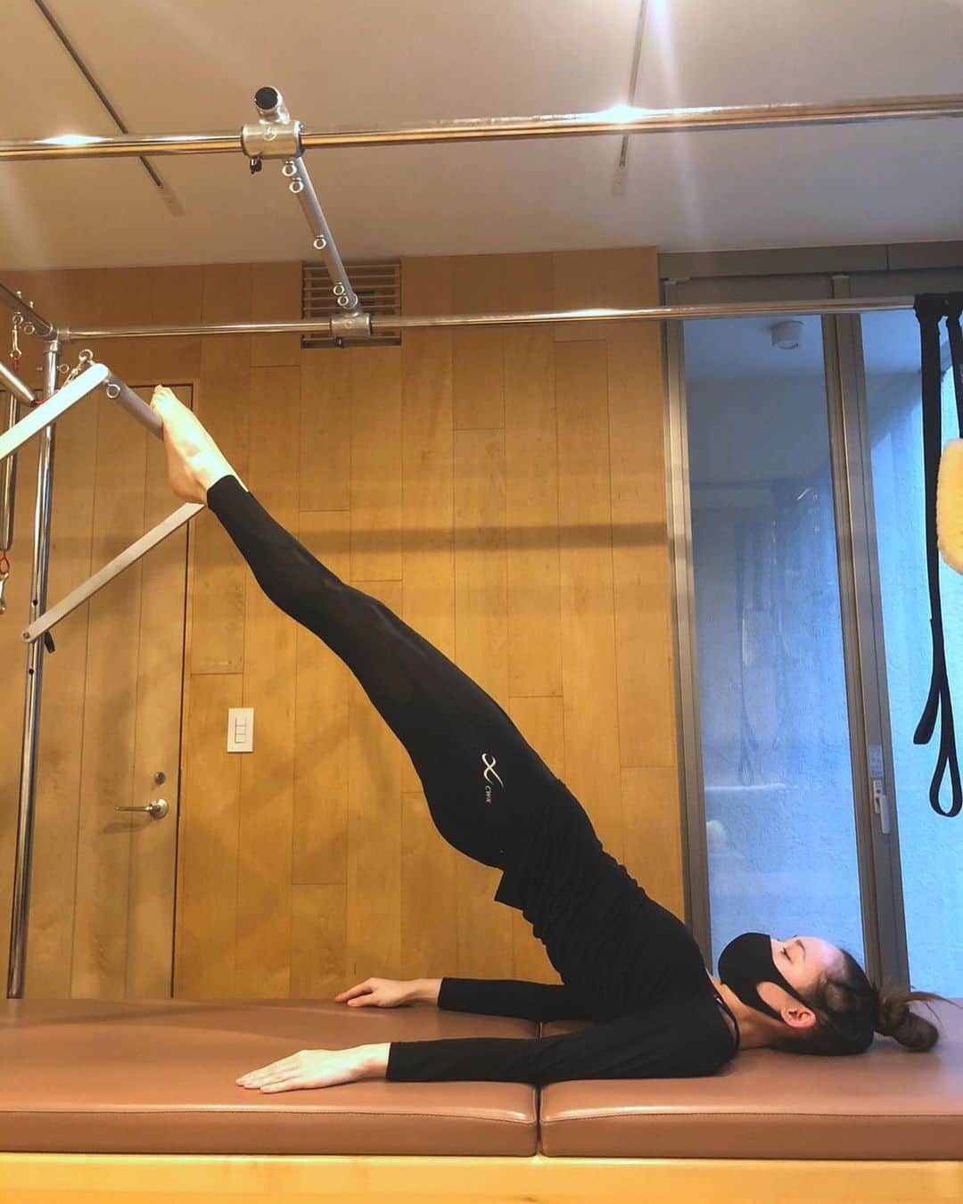 のインスタグラム：「. pilates🧘‍♀️🧘‍♀️✨ . . ピラティス始めてからからだが変わってきて 最近その変化が嬉しくてめちゃ気合入ってます😂💪💪 . パーフェクトBODY目指して頑張ります😤✨w . . #pilates #bodymake #fit #ピラティス #ピラティス動画  #ボディーメイク」