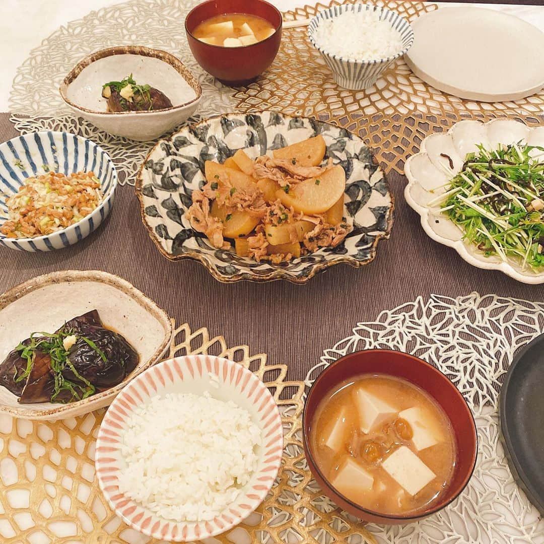 菊地亜美さんのインスタグラム写真 - (菊地亜美Instagram)「. おうちごはん🍚 ・大根と豚バラの煮物🥩 ・茄子の揚げ浸し🍆 ・水菜サラダ🥬 ・豆腐となめこのお味噌汁🥘 ・ねぎ納豆 . お味噌汁になめこは昔から大好き〜🤤✨ #あみずきっちん #おうちごはん」6月13日 19時46分 - amikikuchi0905