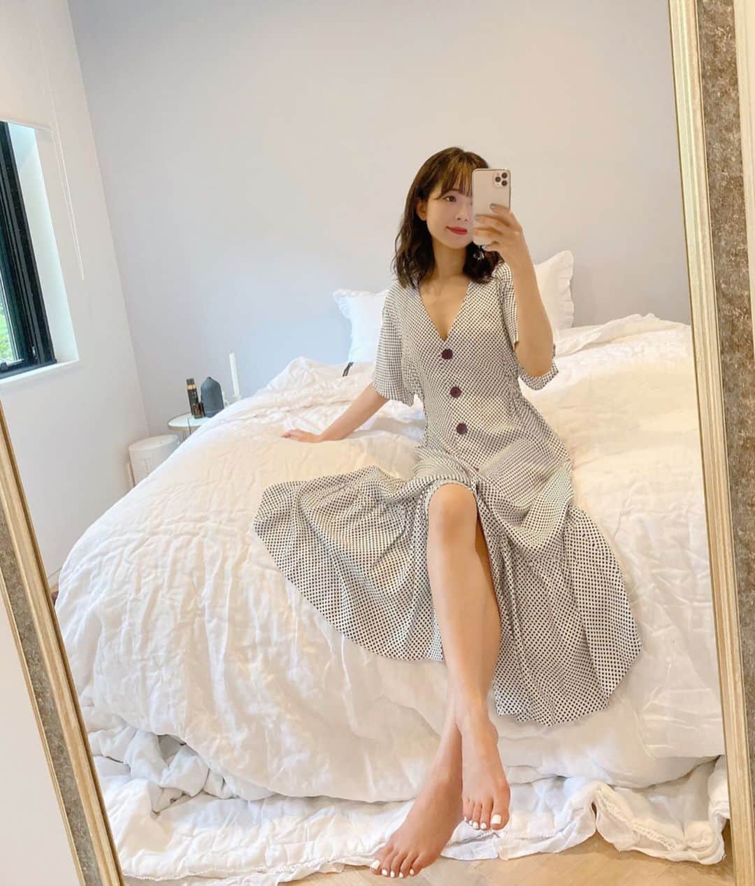 西川瑞希（みずきてぃ）さんのインスタグラム写真 - (西川瑞希（みずきてぃ）Instagram)「ベッドルームを綺麗にしておくと気持ちがいいね☺︎❤︎あれこれ置きすぎずなるべくシンプルにしています// . いい睡眠をとれるように、自分が1番リラックスできる空間作りを…✨私はアロマの香りや、キャンドルの光が癒し！ . #mizukiroom #bedroom #bedmaking #マイルーム #ベッドルーム #寝室」6月13日 20時00分 - mizuki_nishikawa_