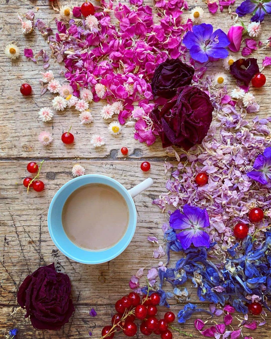 Tea and sittingのインスタグラム：「#5ftinftable」