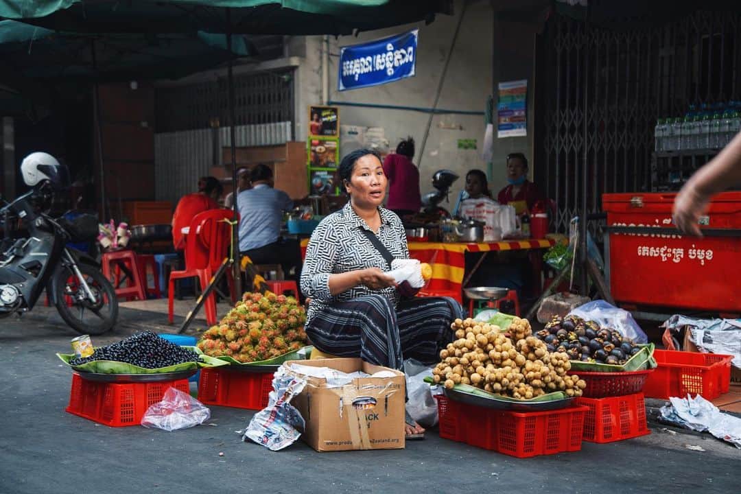 Shunsuke Miyatakeのインスタグラム：「Queen of the fruits on a street.」