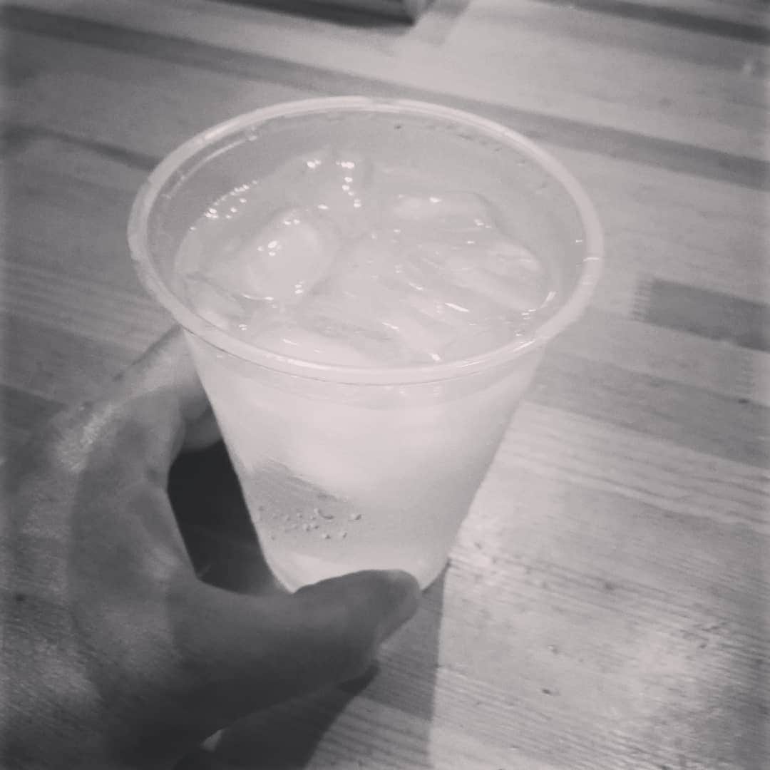 松本隆博のインスタグラム：「。 あてのない旅は楽しい… しかし、 あてのない酒は寂しい…  松本隆博 ^^;」