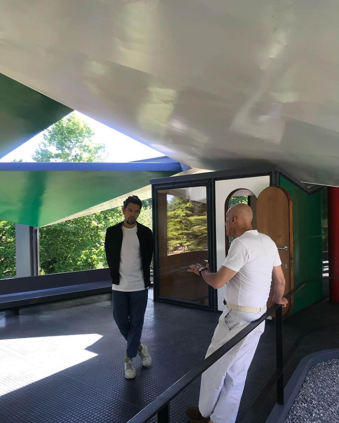 ノーマン・フォスターのインスタグラム：「Visiting the newly restored pavilion in Zurich by Le Corbusier - designed in 1964」