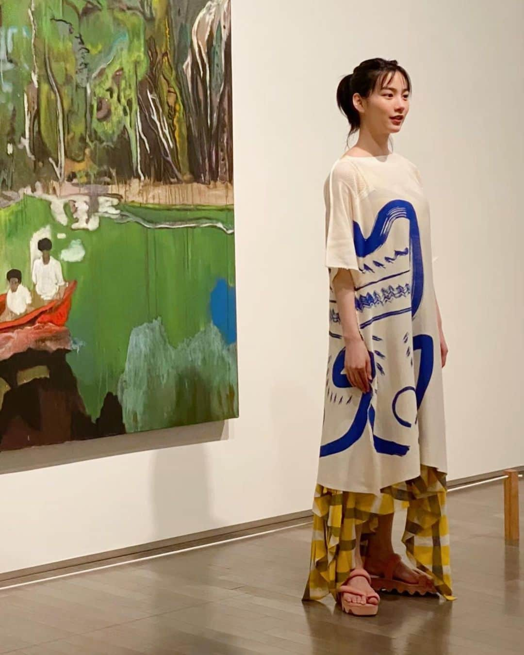 のん（能年玲奈）さんのインスタグラム写真 - (のん（能年玲奈）Instagram)「ピータードイグ展、再オープンしました。今一、二を争う海外で人気のある作家さんだそうです。こんなに作品が集まるなんて、とても貴重。是非観に行ってください！のんが音声ガイドをやってます。 #東京国立近代美術館 #peterdoig」6月13日 20時29分 - non_kamo_ne