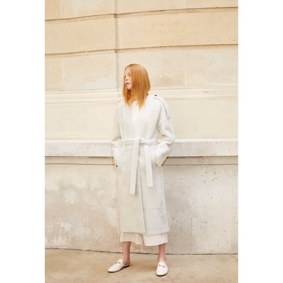 イネスエマレシャルさんのインスタグラム写真 - (イネスエマレシャルInstagram)「Let’s talk essentials - the Génie jacket from @inesetmarechal 🤍. #sustainablefashion #fashion #luxury #highluxury #glamour #essentials #white #classy #style #women #parisfashion #picoftheday」6月13日 20時42分 - inesetmarechal