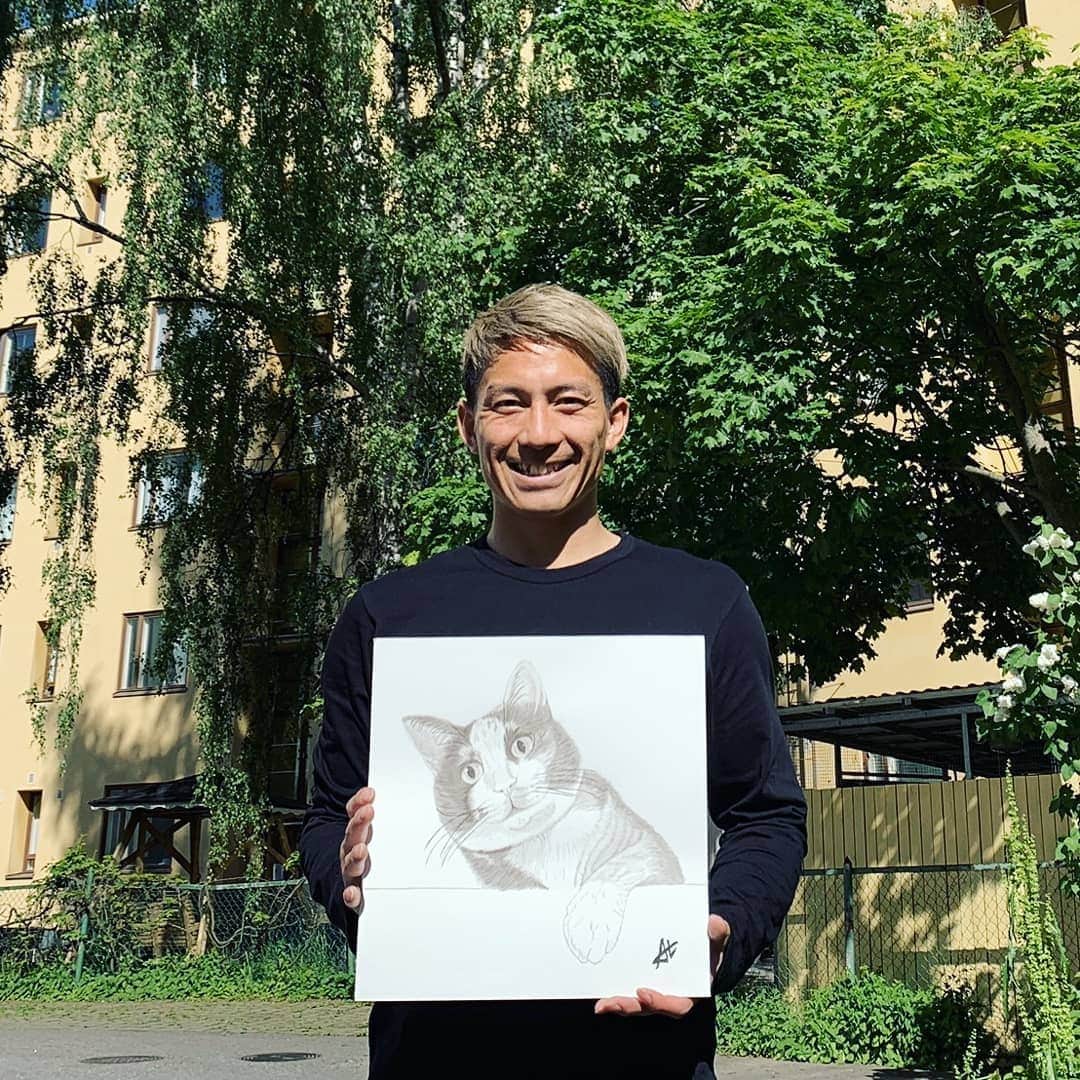 のインスタグラム：「【殺処分ゼロを目指して‼️】 フィンランドから今年も届きました😍🐈 プロサッカー選手  田中亜土夢さんが描いた水墨画の猫トートバッグを１０００円で販売します😆😆💘 耳寄り情報✨ ７月５日(日)11:00〜13:00 新潟市中央区のNEXT21  1F  で 小さなブースで販売します😆😆😆💘 原価を除く全額が野良猫の避妊去勢手術の補助金になります‼️皆様のご協力をよろしくお願いいたします☺️✨ もちろん恒例のチャリティー猫Tシャツ今年バージョンも２０００円で販売します。  当日は新潟動物ネットワークさんの猫の譲渡会も開催されています🐈✨ この活動は新潟市動物愛護協会主催です。  #田中亜土夢  #hjkヘルシンキ #hjk #hjkhelsinki #アルビレックス新潟 #セレッソ大阪 #プロサッカー選手 #水墨画 #🐈 #猫 #猫部 #チャリティー  #nocatnolife #cat #cats #catsofinstagram #catlover #catstagram_japan #伊勢みずほ #殺処分ゼロ #新潟市」