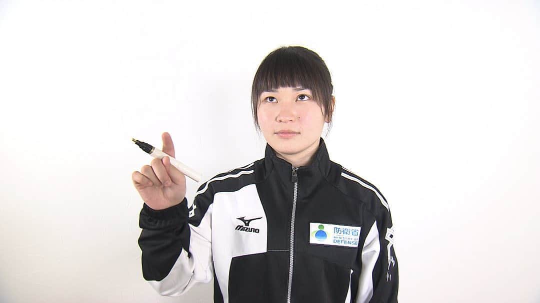 のインスタグラム：「#ボクシング #並木月海 選手  ボクシングだけでなく、取材に対しても 真摯に向き合ってくれた並木選手。 カメラに向かって言葉を書くシーンでは 漢字の書き順や書く位置を、撮影の合間にチェック！ 競技中とは違う、素敵な笑顔とお茶目なしぐさが とっても魅力的でした！ 🔥並木選手の前編は１４日 明日　夜６：５５～🔥」