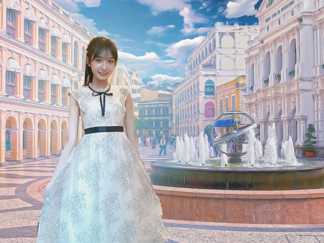 横野すみれさんのインスタグラム写真 - (横野すみれInstagram)「👗⛲️🕍﻿ ﻿ ﻿ ﻿ #オンラインお話し会 でした！﻿ ﻿ ありがとうございました😚💗﻿ ﻿ ﻿ ﻿ 今日の服装、外で全身撮ろうと思ったけど﻿ ﻿ 雨が降ってたのでバーチャル背景で…☔️🥺 ﻿ ﻿ よく見るとちょっと雑なのは許してください😌﻿ ﻿ ﻿ ﻿ワンピースは @tocco_closet さんです👗 ﻿  #横野すみれ﻿ #nmb48 #zoom #バーチャル背景 #ワンピースコーデ #ootd #ガーリーコーデ #レースワンピース #骨格ストレート #오오티디 #데일리룩 #น่ารัก #粉我 #自拍 #寫真 #模特兒 #人像摄影 #인물 #portrait ﻿ ﻿」6月13日 20時38分 - yokono_sumire