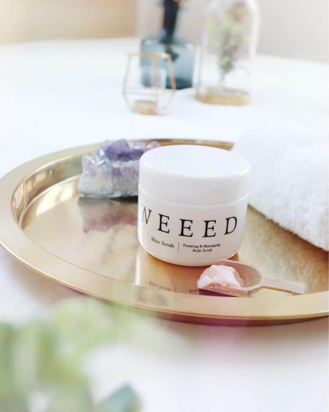 リナのインスタグラム：「@weeed__official . 露出する時期に備えて そろそろ本格的にボディケア🛁 . 6月にリニューアルした 薬用ボディスクラブの 「WEEED Bliss Scrub」は、 香りも使用感も大好きでリピ中❤︎ . 2way仕様だから、 スクラブとしてはもちろんだけど、 しっかり泡立ててボディソープとしても👍 . ラベンダーバニラの甘い香りは 眠りにつく頃までしっかり香ってくれて、癒される〜♫ . パッケージがリニューアルして、 120gサイズが新発売したので お試しにもぴったりだよ⭐️ . ......................................... #lavendervanilla #lavendervanillabodywash #BODYscrub #scrub #pr #BODYCARE #bathTime #weeed #hipcare#ウィード#ブリススクラブ#ボディスクラブ#ヒップケア#美尻」