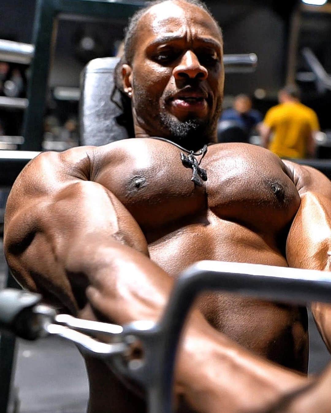 Ulissesworldさんのインスタグラム写真 - (UlissesworldInstagram)「Chest Day is Coming! #letswork Wishing everyone a wonderful weekend 💪🏾 _ For my customise Training Program and Meal Plan please check out IAMDEDICATED.ULISSESWORLD.COM👆LINK IN MY BIO👆 Meal Plans & Programs (Females also) @iamdedicated_army #letsgo IAMDEDICATED.ULISSESWORLD.COM _ Make sure you check out my @youtube channel for free home and gym workouts. Along with tips & nutrition guidance to help you get the results you want.  LINK IN MY BIO👆🎥 YOUTUBE.COM/ULISSESWORLD _ Gym: @kingsgymofficial Music 🎵 Cred: @_91nova 🔥  #Ulissesworld」6月13日 20時43分 - ulissesworld